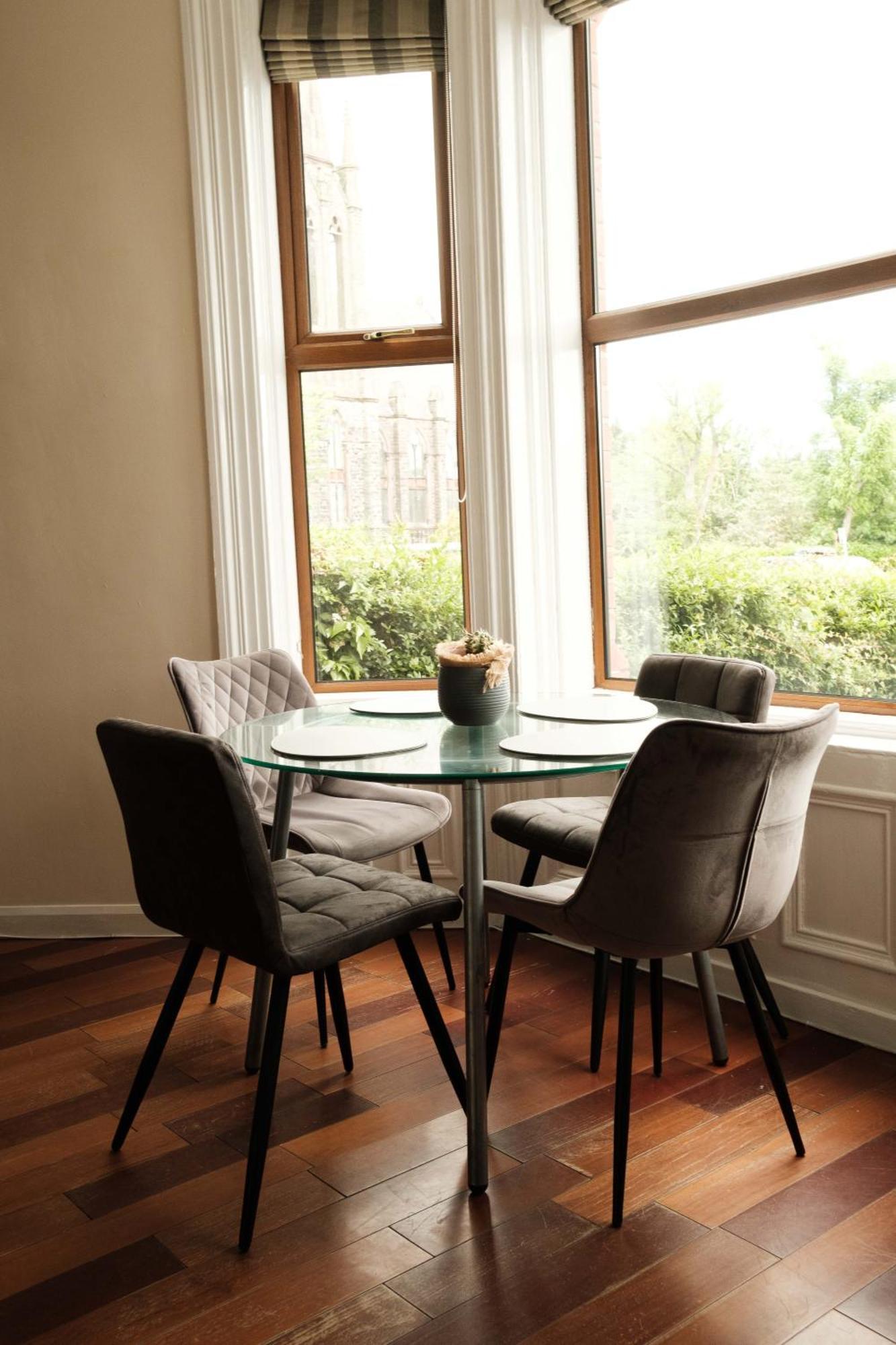 Antrim Road Apartments Белфаст Екстериор снимка